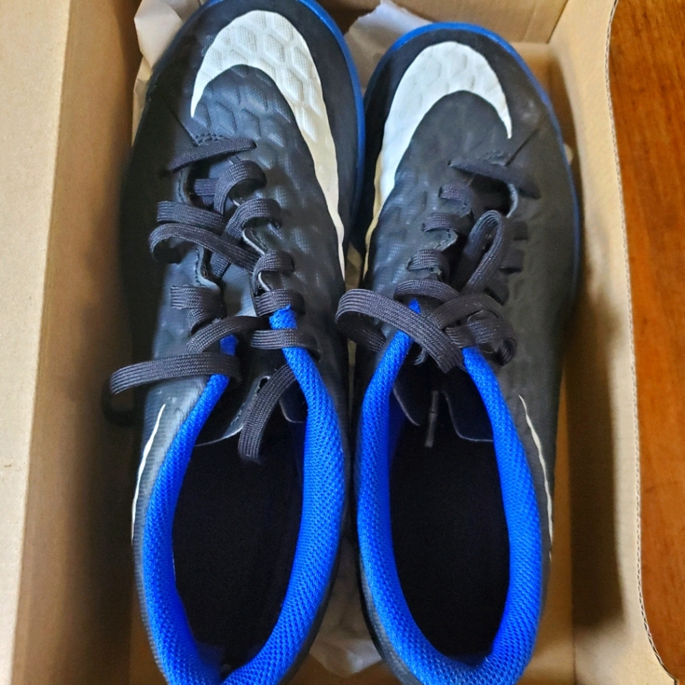 Boys Nike Hypervenomx indoor soccer cleats 6.5